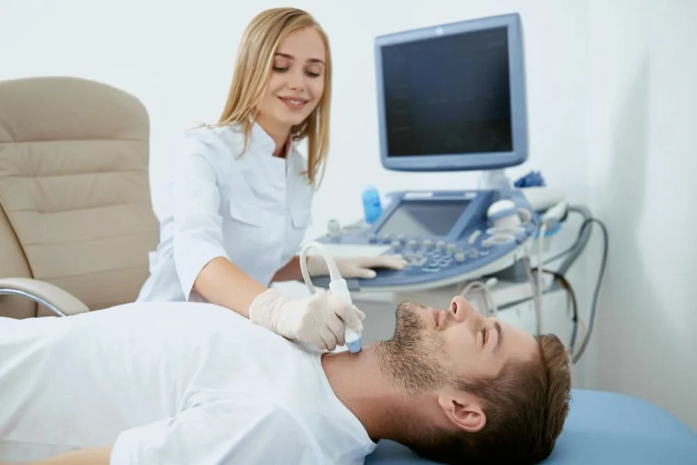 Guzki tarczycy w badaniu USG – kiedy wskazana jest biopsja cienkoigłowa?